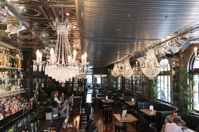 Imagen del bar/restaurante del Hotel Angel's Share. Foto 3