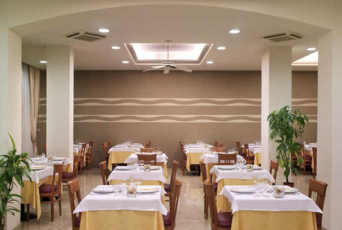 Imagen del bar/restaurante del Hotel Angelus, Rimini. Foto 2