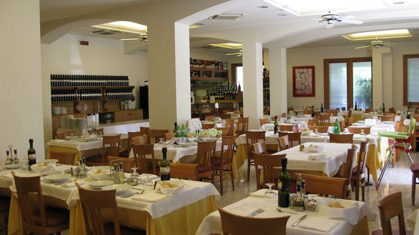 Imagen del bar/restaurante del Hotel Angelus, Rimini. Foto 8