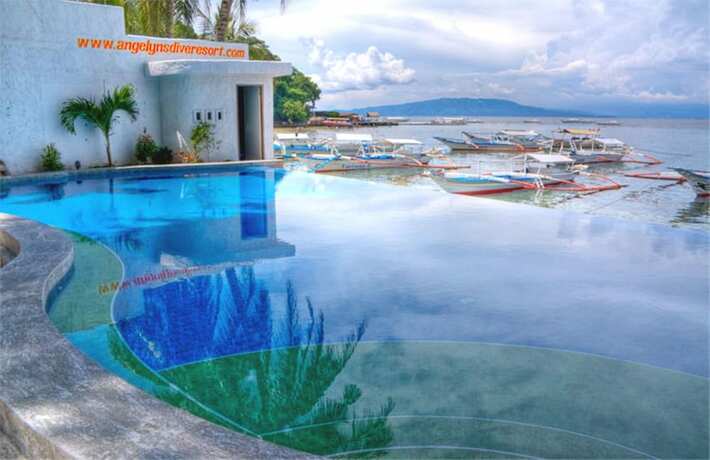 Imagen de la piscina del Hotel Angelyn's Dive Resort. Foto 30