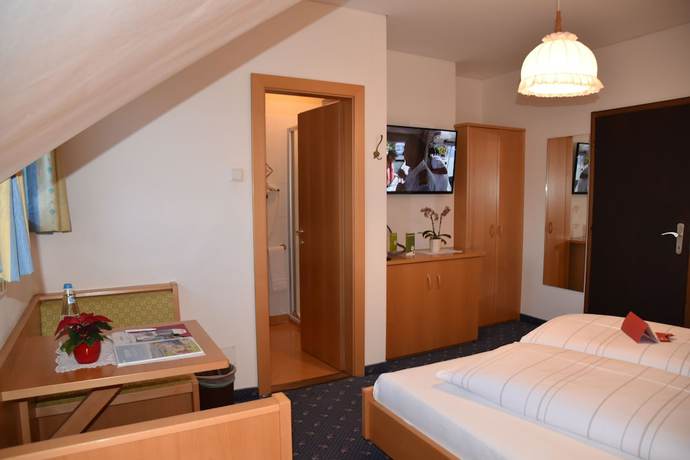 Imagen de la habitación del Hotel Angerburg Blumenhotel. Foto 9