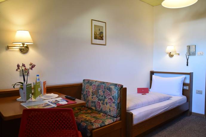 Imagen de la habitación del Hotel Angerburg Blumenhotel. Foto 13