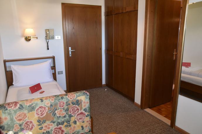 Imagen de la habitación del Hotel Angerburg Blumenhotel. Foto 15