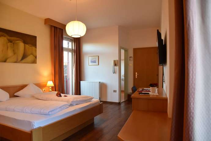 Imagen de la habitación del Hotel Angerburg Blumenhotel. Foto 16
