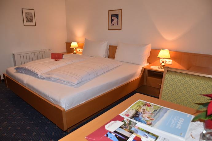 Imagen de la habitación del Hotel Angerburg Blumenhotel. Foto 18