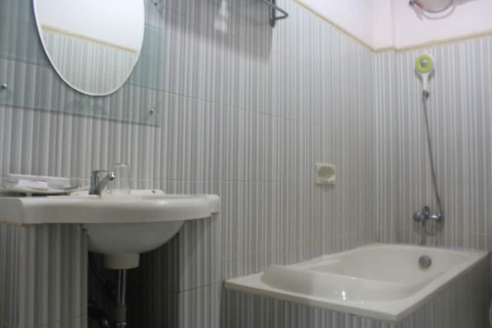 Imagen de la habitación del Hotel Anggraeni Ketanggungan. Foto 11