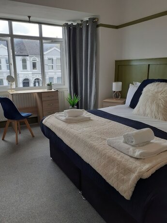 Imagen de la habitación del Hotel Angharad. Foto 15