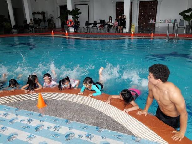 Imagen de la piscina del Hotel Angkham, Vientiane. Foto 18