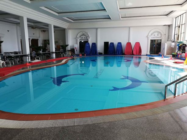 Imagen de la piscina del Hotel Angkham, Vientiane. Foto 19