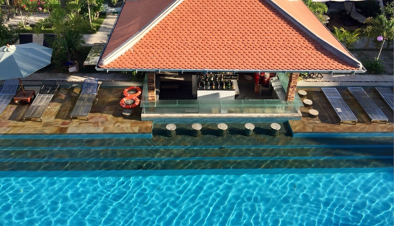 Imagen de la piscina del Hotel Angkor Elysium Suite. Foto 17