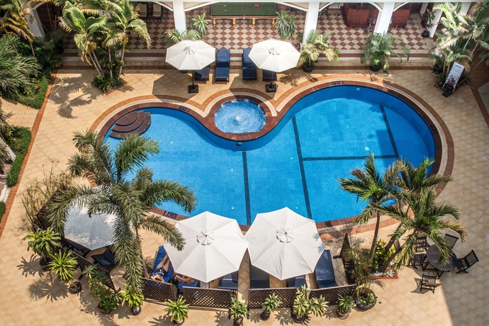 Imagen de la piscina del Hotel Angkor Holiday. Foto 15