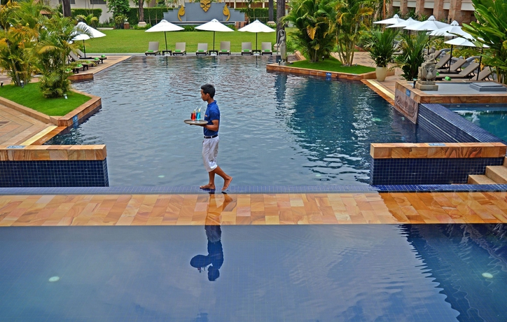 Imagen de la piscina del Hotel Angkor Miracle Reflection Club. Foto 15