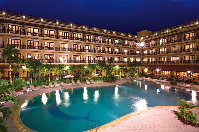 Imagen de la piscina del Hotel Angkor Paradise. Foto 14