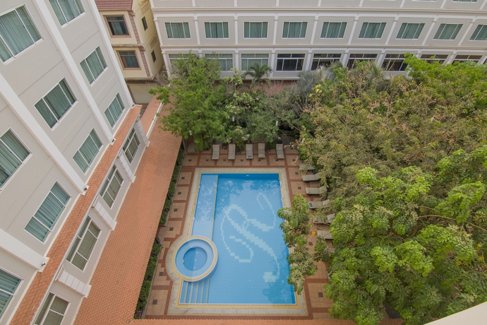 Imagen de la piscina del Hotel Angkor Riviera. Foto 16