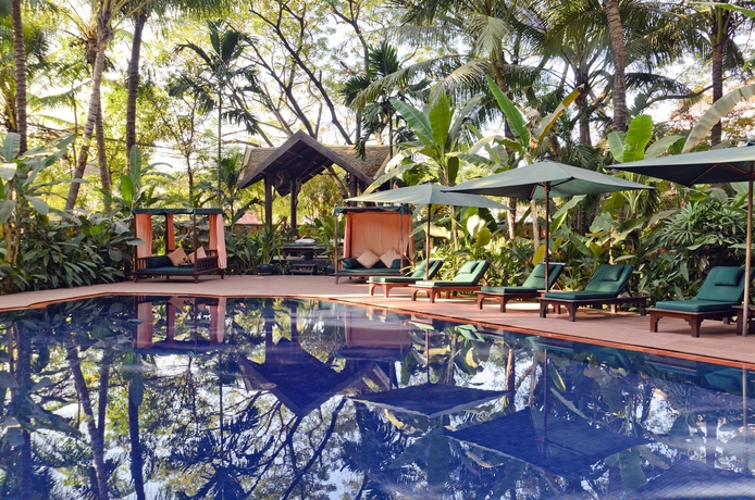 Imagen de la piscina del Hotel Angkor Village. Foto 15