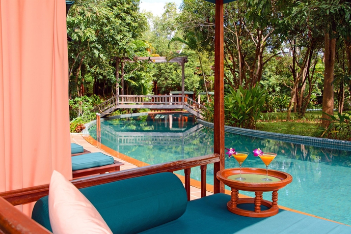 Imagen de la piscina del Hotel Angkor Village Resort and Spa. Foto 14