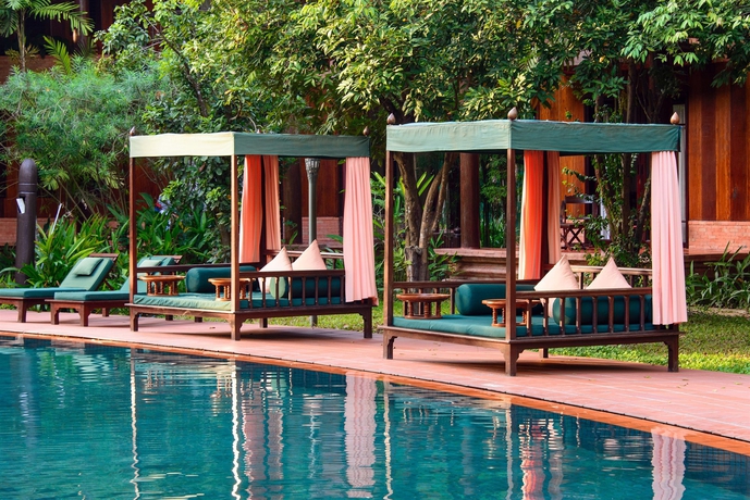 Imagen de la piscina del Hotel Angkor Village Resort and Spa. Foto 15