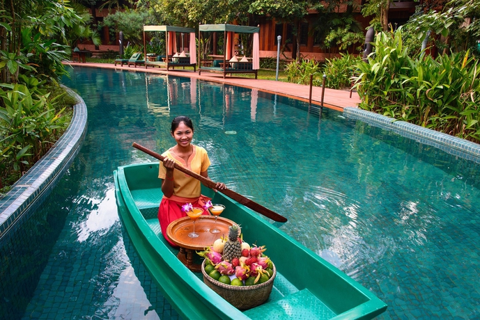 Imagen de la piscina del Hotel Angkor Village Resort and Spa. Foto 16