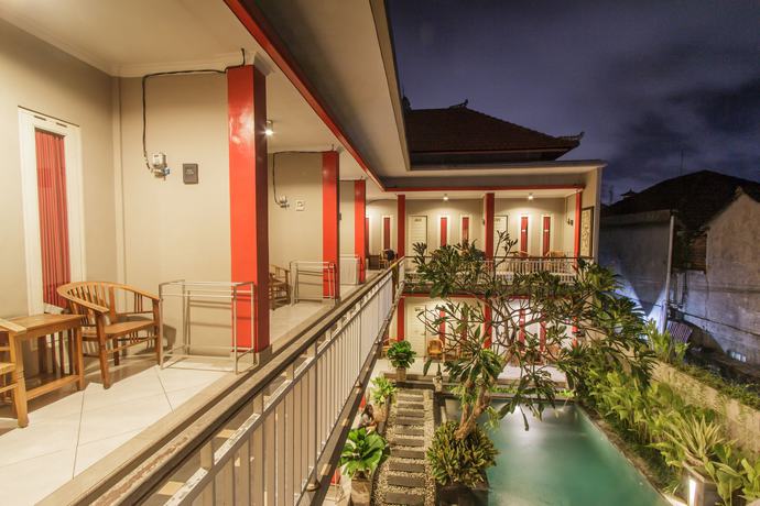 Imagen de la piscina del Hotel Angkul Angkul Beach In Kuta. Foto 20