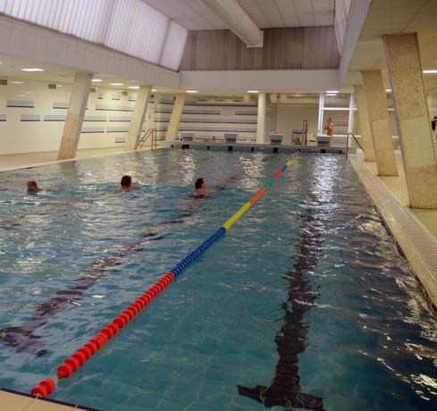 Imagen de la piscina del Hotel Anglick&yacute; Dvůr. Foto 20