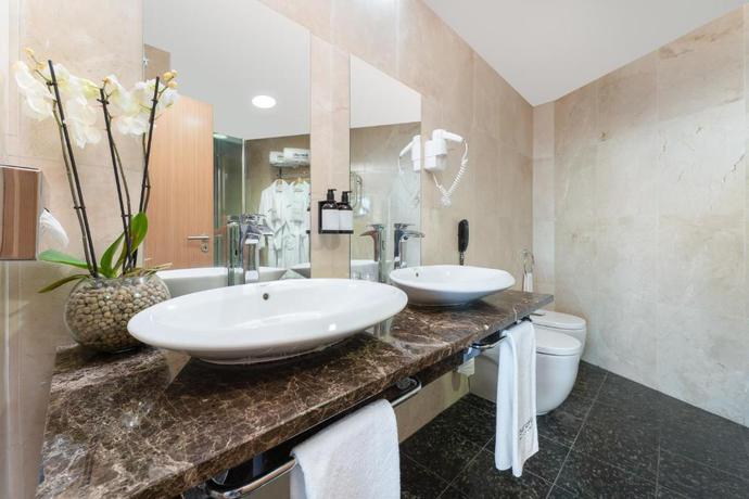 Imagen general del Hotel Angra Marina. Foto 13