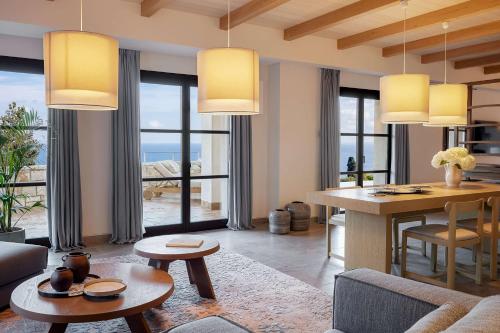 Imagen de la habitación del Hotel Angsana Corfu Resort and Spa. Foto 15