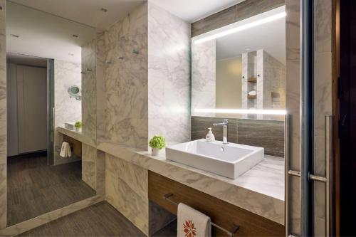 Imagen de la habitación del Hotel Angsana Corfu Resort and Spa. Foto 18