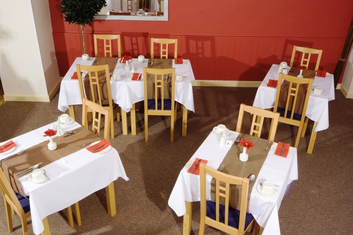 Imagen del bar/restaurante del Hotel Angus. Foto 7