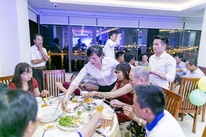 Imagen del bar/restaurante del Hotel Anh Linh 2, Dong Hoi. Foto 3
