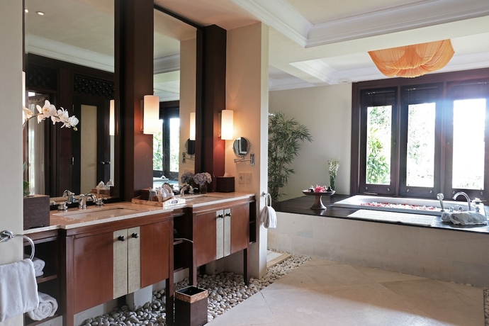 Imagen de la habitación del Hotel Anhera Suite Ubud. Foto 14