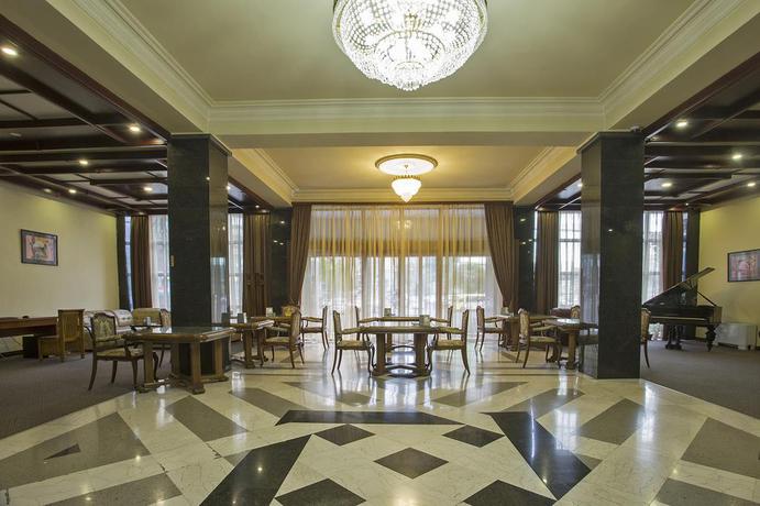 Imagen del bar/restaurante del Hotel Ani Central Inn. Foto 2