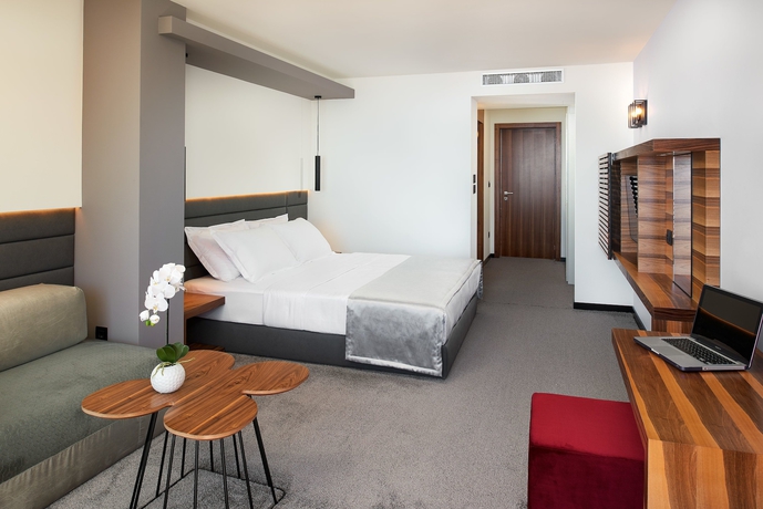 Imagen de la habitación del Hotel Ani, Makarska. Foto 7