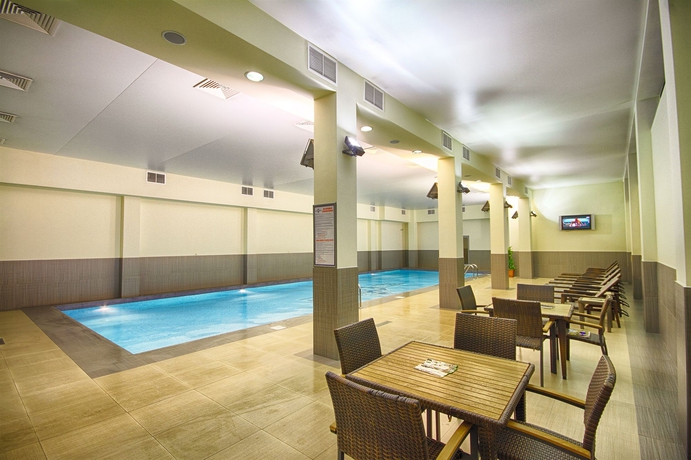 Imagen de la piscina del Hotel Ani Plaza. Foto 16