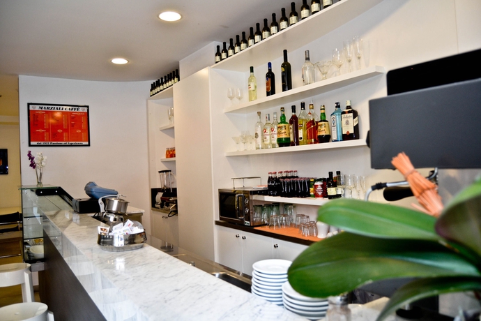 Imagen del bar/restaurante del Hotel Aniene. Foto 3