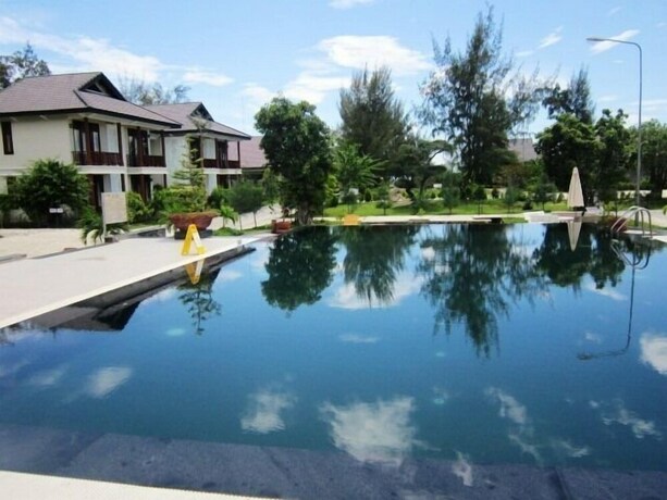 Imagen de la piscina del Hotel Aniise Villa Resort. Foto 26