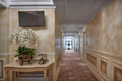 Imagen de los interiores del Hotel Anik Palace. Foto 4