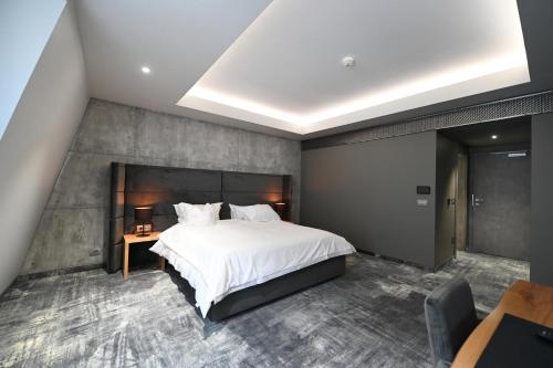 Imagen de la habitación del Hotel Aniroc Signature. Foto 19
