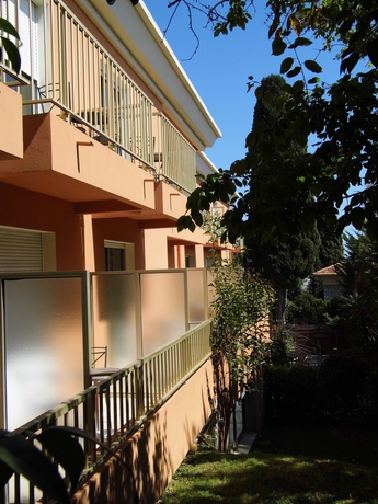 Imagen de los exteriores del Hotel Anis. Foto 10