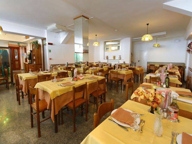 Imagen del bar/restaurante del Hotel Anita, San Bartolomeo al Mare. Foto 2