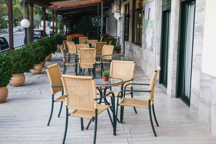 Imagen del bar/restaurante del Hotel Anixis, Loutra Ipatis. Foto 2