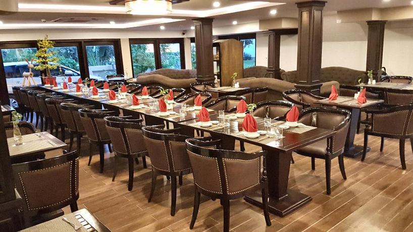 Imagen del bar/restaurante del Hotel Anja Beach Resort and Spa. Foto 12