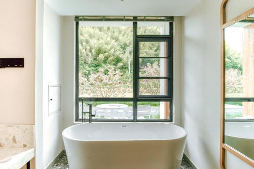 Imagen de la habitación del Hotel Anji Shanchuan Design Homestay. Foto 11