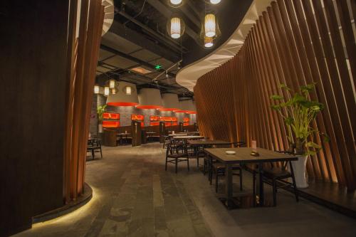 Imagen del bar/restaurante del Hotel Ankang Lotus Flower Yaduo Collection. Foto 4