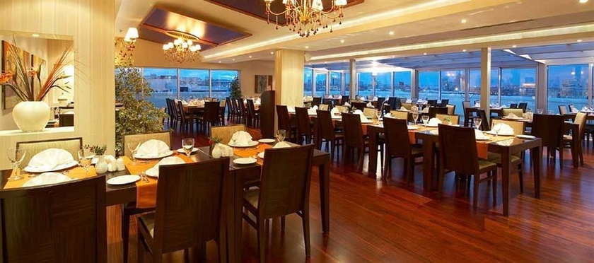 Imagen del bar/restaurante del Hotel Ankara Plaza. Foto 4