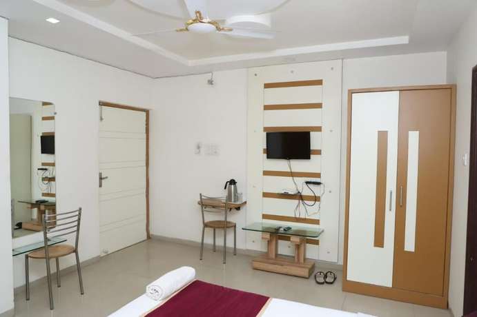 Imagen de la habitación del Hotel Ankit Residency. Foto 13