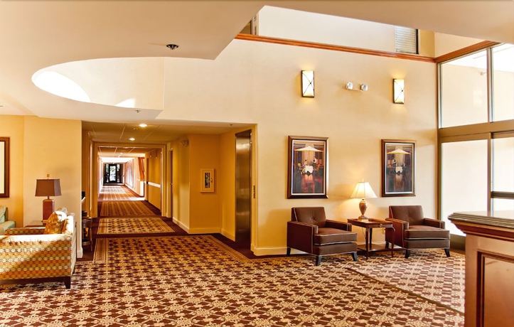 Imagen de los interiores del Hotel Ann Arbor Regent and Suites. Foto 14