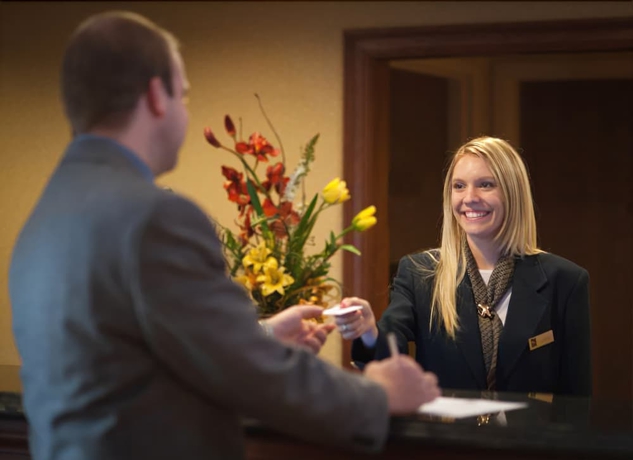 Imagen de los interiores del Hotel Ann Arbor Regent and Suites. Foto 15