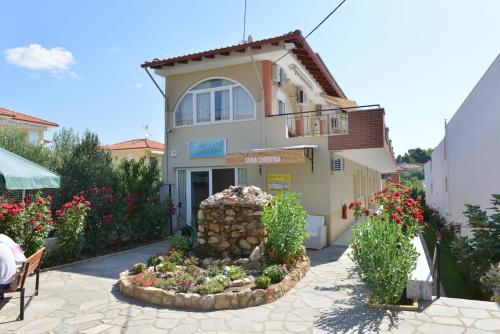 Imagen general del Hotel Anna Christina Apartments. Foto 1