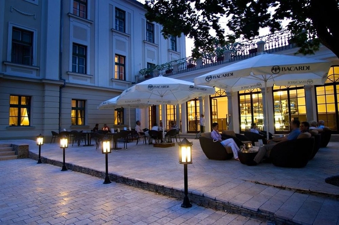 Imagen de los exteriores del Hotel Anna Grand. Foto 6