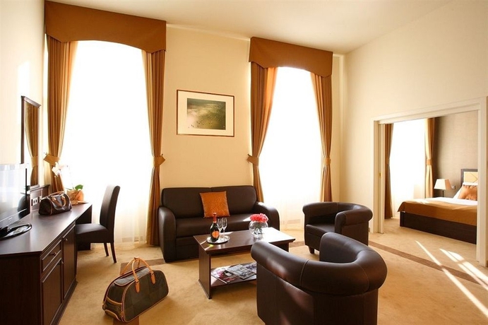 Imagen de los interiores del Hotel Anna Grand. Foto 9